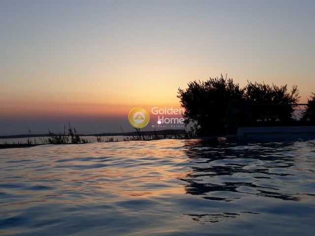 5-bedroom freehold villa in Paros — photo 2 of 5