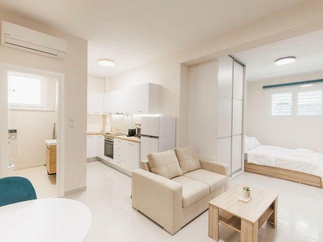 Ενοικίαση κατοικίας Αθήνα (Χίλτον) Διαμέρισμα 35 τ.μ. επιπλωμένο ανακαινισμένο