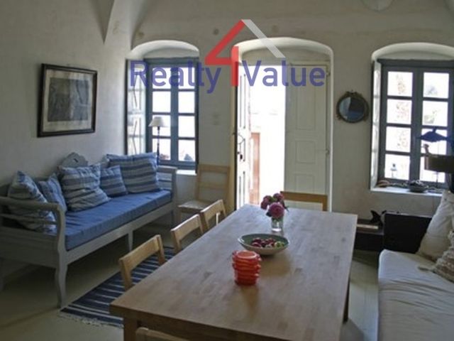 3-bedroom freehold villa in Santorini — photo 1 of 5