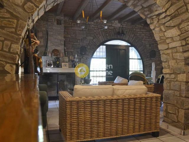 5-bedroom freehold villa in Paros — photo 2 of 5