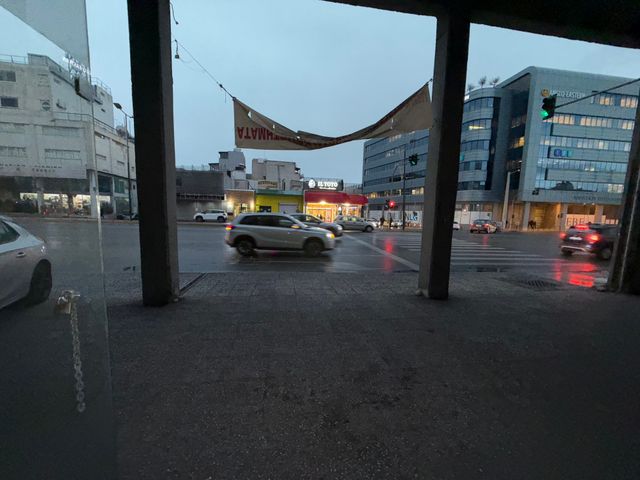 Local commercial à vendre Athènes (Akadimia Platonos) Magasin 205 m².