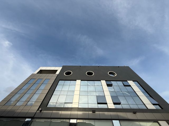 Local commercial à vendre Peristeri (Nea Kolokinthou) Bureau 750 m². rénové