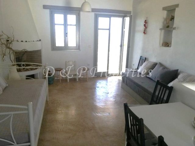 2-bedroom freehold villa in Paros — photo 2 of 5