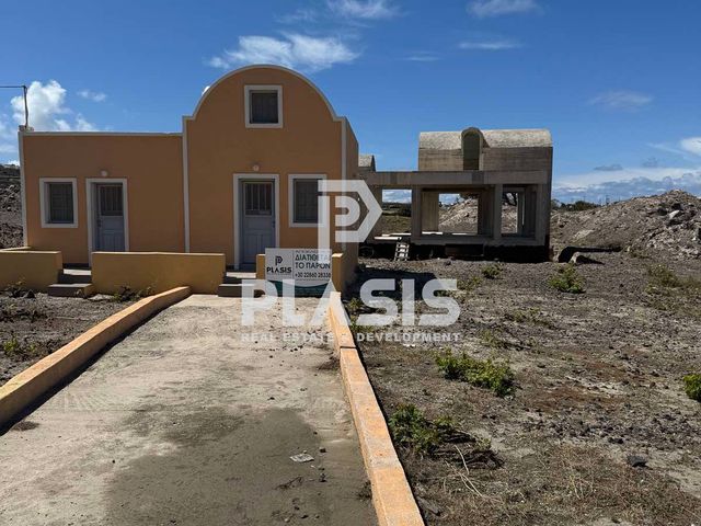 3-bedroom freehold villa in Santorini — photo 1 of 5
