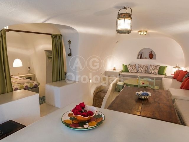 1-bedroom freehold villa in Santorini — photo 1 of 5