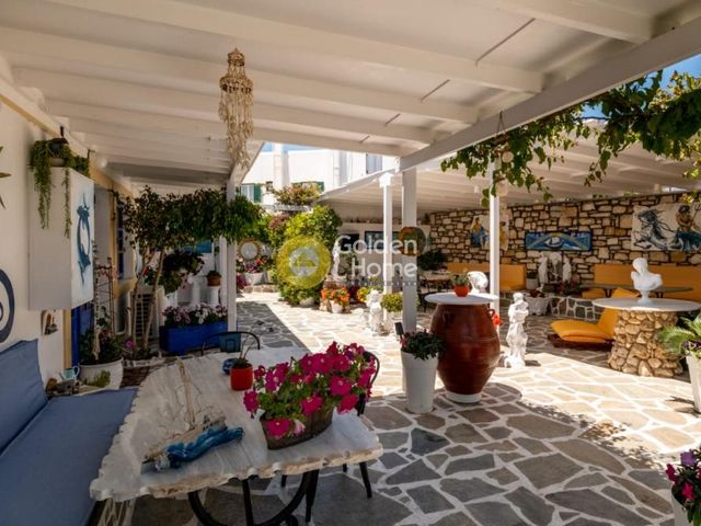 4-bedroom freehold villa in Paros — photo 1 of 5