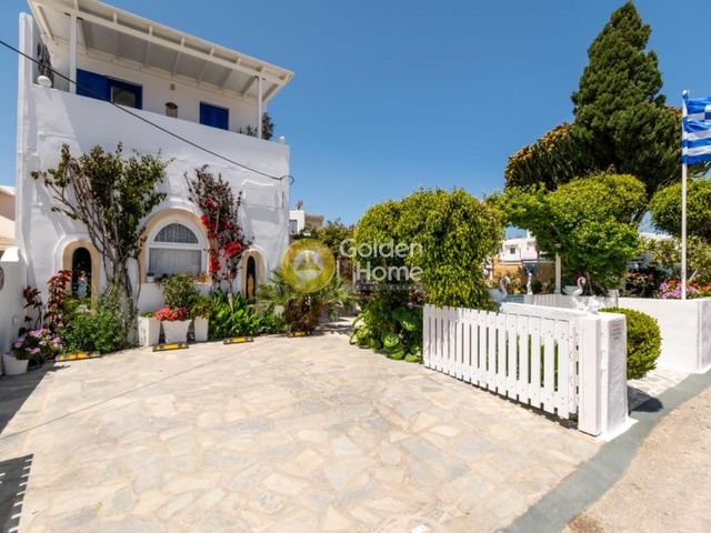 4-bedroom freehold villa in Paros — photo 3 of 5