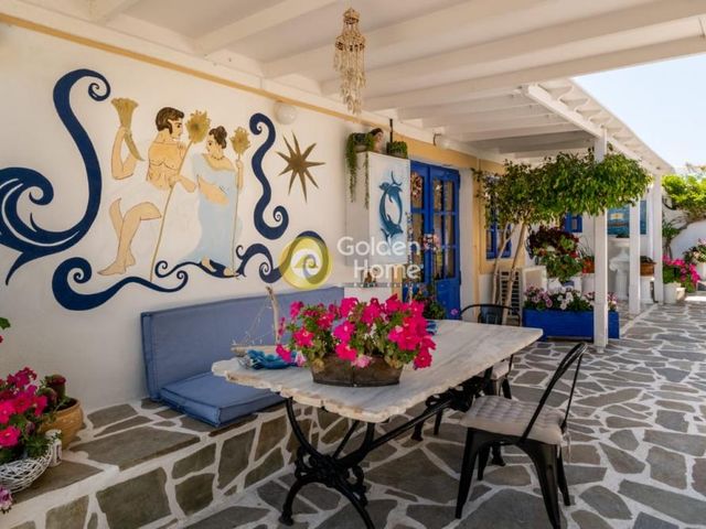 4-bedroom freehold villa in Paros — photo 2 of 5