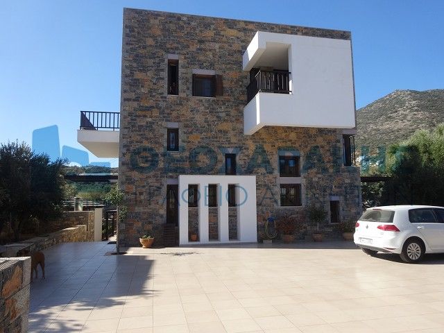 4-bedroom freehold villa in Agios Nikolaos — photo 2 of 5
