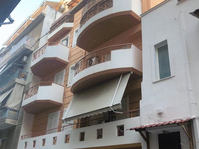 Πολυκατοικία 318 τ.μ.