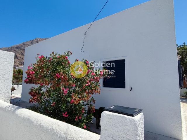 3-bedroom freehold villa in Santorini — photo 1 of 5