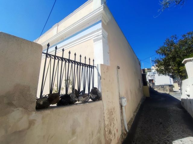3-bedroom freehold villa in Santorini — photo 2 of 5