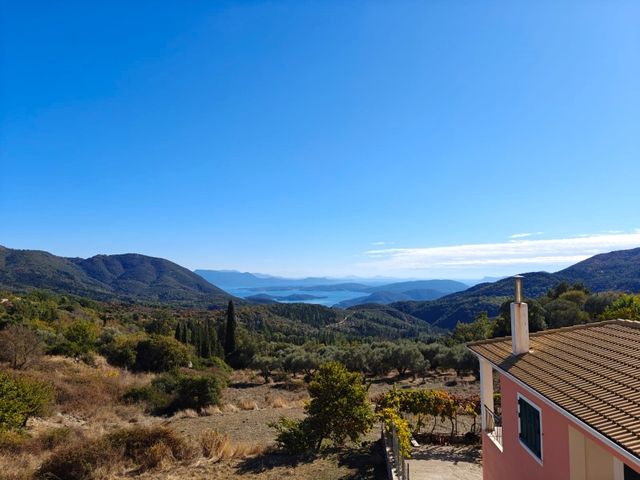 3-bedroom freehold villa in Lefkada — photo 4 of 5