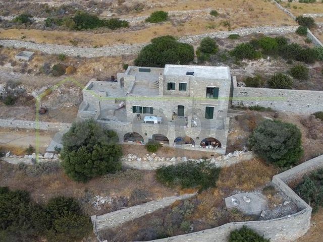 6-bedroom freehold villa in Paros — photo 3 of 5