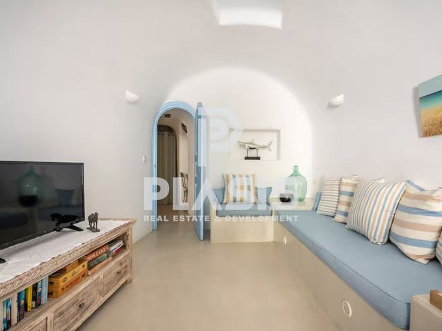 3-bedroom freehold villa in Santorini — photo 2 of 5