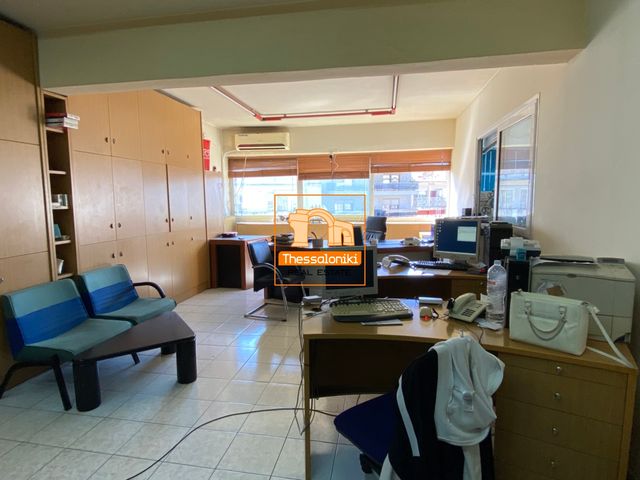 Commercial property for rent Thessaloniki (Vardari) Office 255 sq.m.