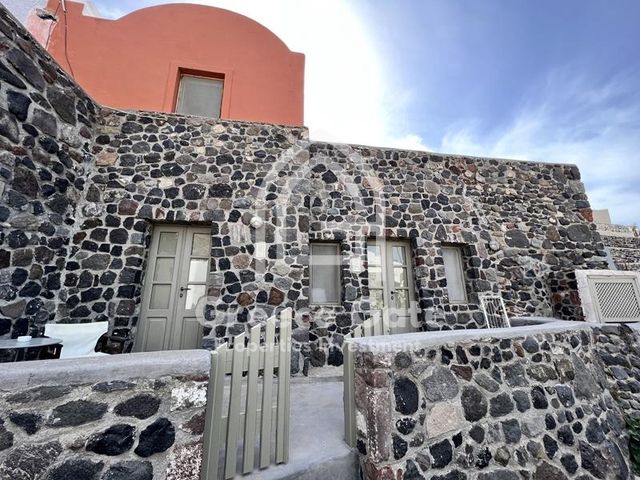2-bedroom freehold villa in Santorini — photo 1 of 5