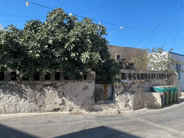 4-bedroom freehold villa in Santorini — photo 2 of 2