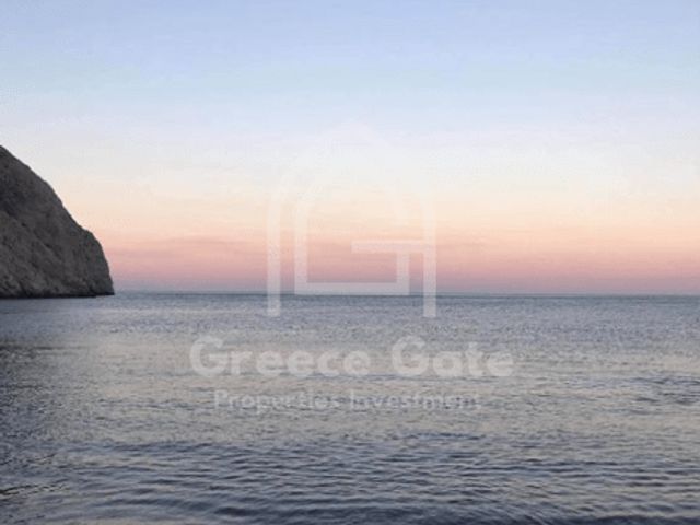 3-bedroom freehold villa in Santorini — photo 3 of 4