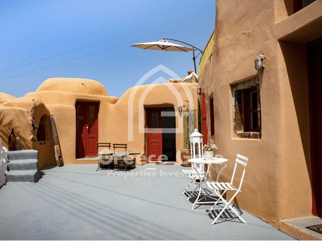 3-bedroom freehold villa in Santorini — photo 1 of 5