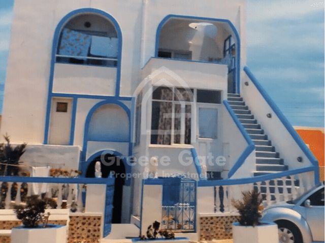 3-bedroom freehold villa in Santorini — photo 2 of 3