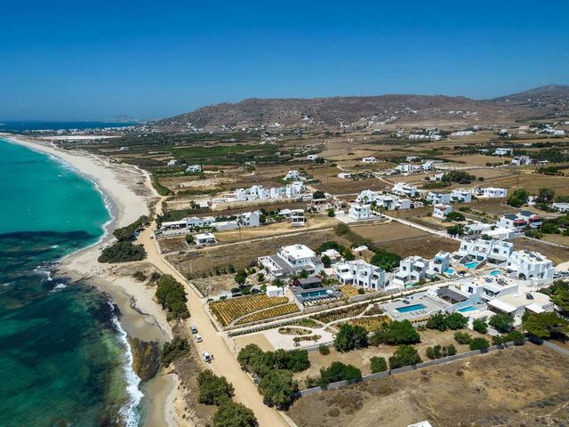 4-bedroom freehold villa in Naxos — photo 1 of 5