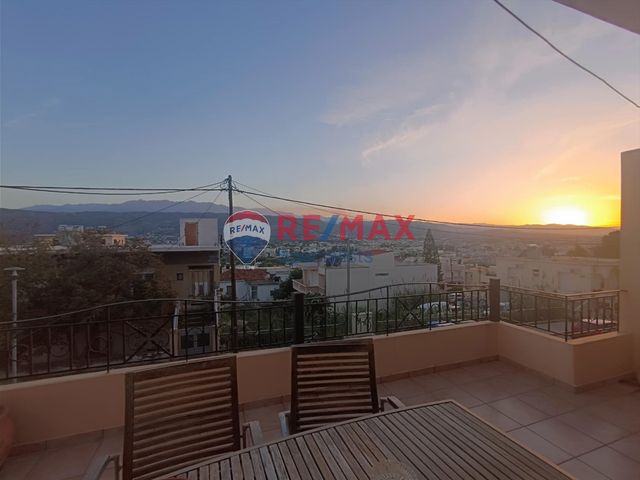 4-bedroom freehold villa in Chania — photo 1 of 5