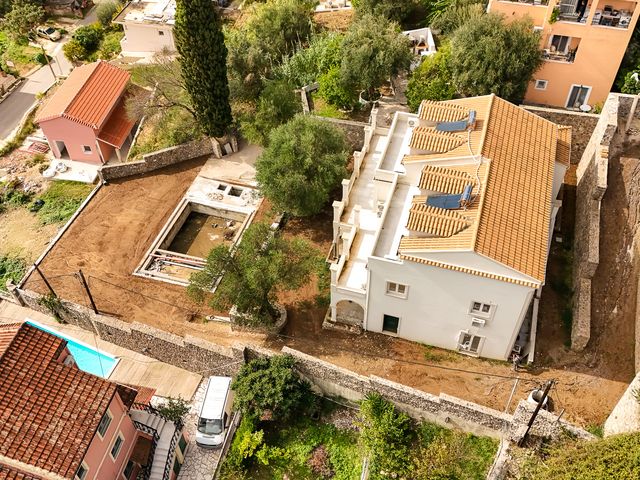 16-bedroom freehold villa in Corfu — photo 1 of 5