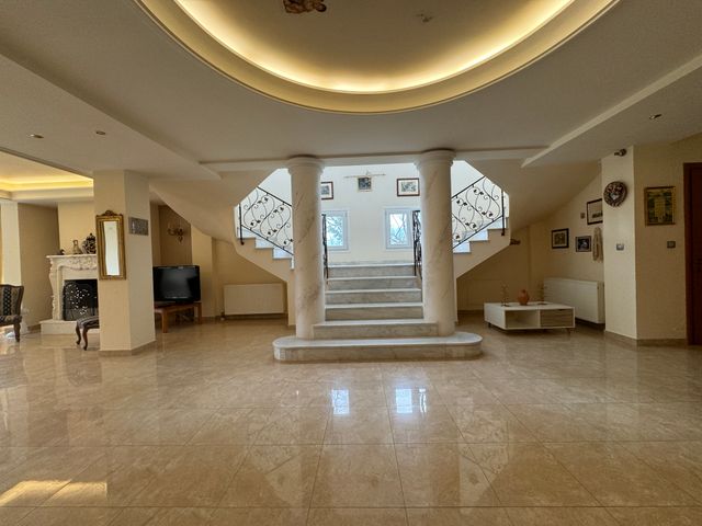6-bedroom freehold villa in Corfu — photo 1 of 5