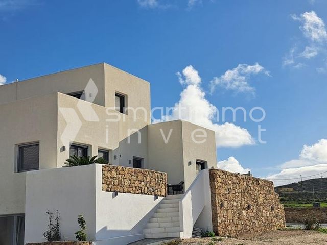 3-bedroom freehold villa in Naxos — photo 1 of 5