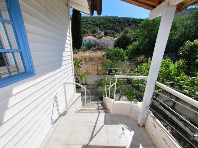 3-bedroom freehold villa in Kefalonia — photo 4 of 5