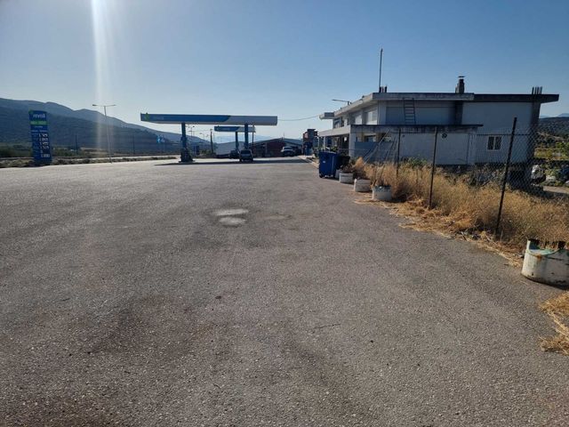 Κτίριο επαγγελματικών χώρων 900 τ.μ.