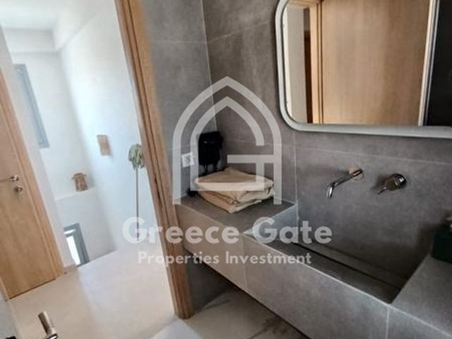 3-bedroom freehold apartment in Paros — photo 2 of 5