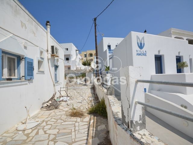 3-bedroom freehold villa in Santorini — photo 1 of 3