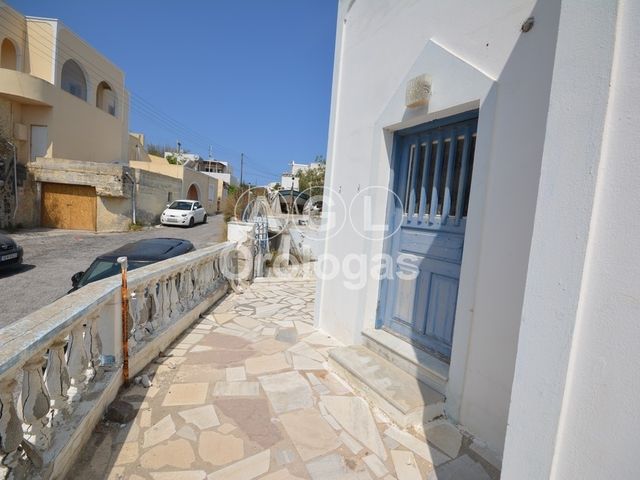 3-bedroom freehold villa in Santorini — photo 2 of 3