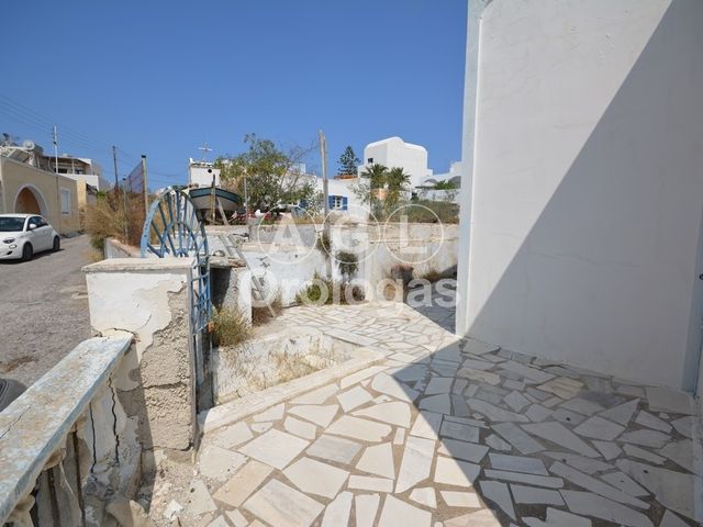 3-bedroom freehold villa in Santorini — photo 3 of 3