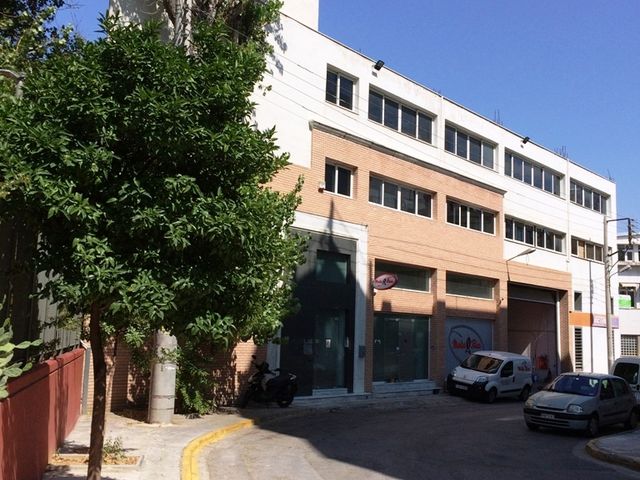 Κτίριο επαγγελματικών χώρων 1.000 τ.μ.