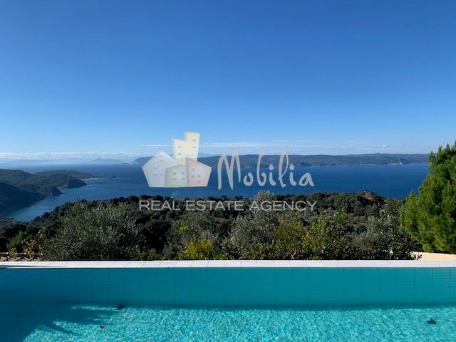 4-bedroom freehold villa in Skiathos — photo 1 of 5