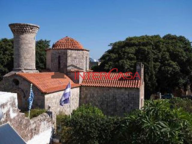4-bedroom freehold villa in Rhodes — photo 1 of 5