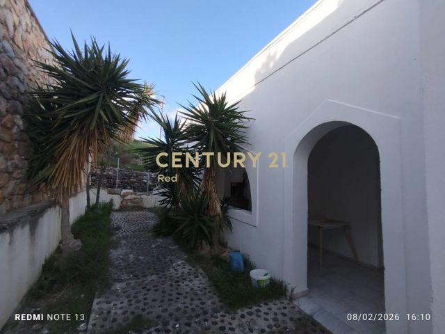 4-bedroom freehold villa in Santorini — photo 1 of 5