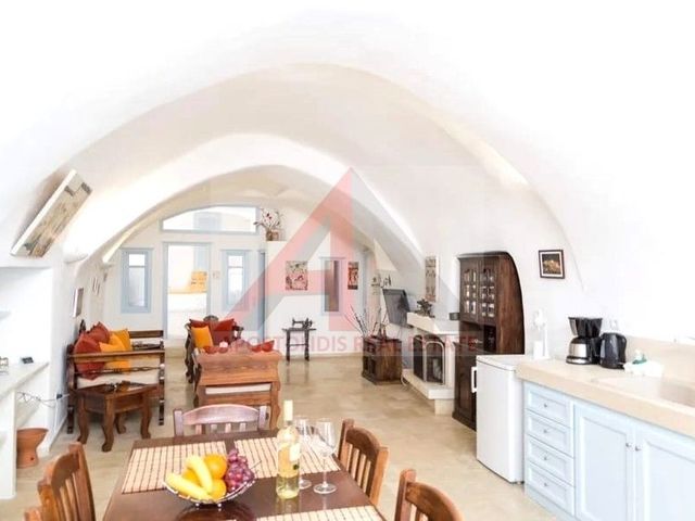 3-bedroom freehold villa in Santorini — photo 1 of 5