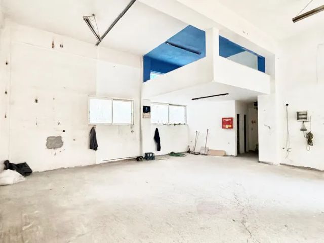 Local commercial à louer Peristeri (Nea Zoi) Magasin 110 m². rénové