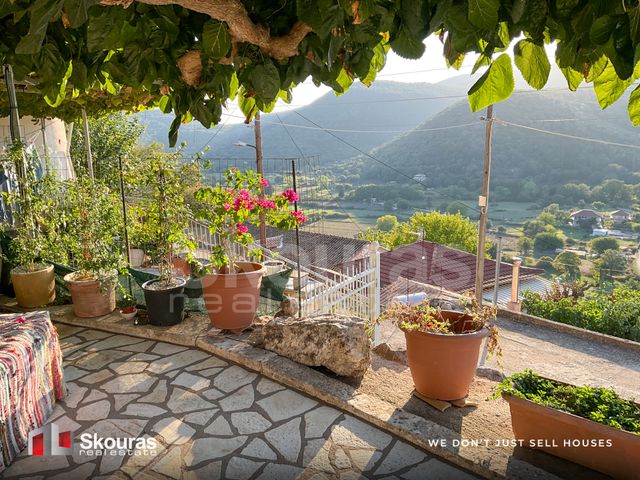 2-bedroom freehold villa in Lefkada — photo 1 of 5