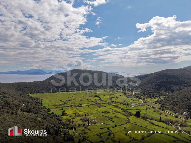 2-bedroom freehold villa in Lefkada — photo 2 of 5