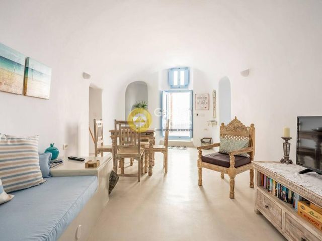 3-bedroom freehold villa in Santorini — photo 1 of 5