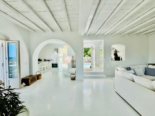 5-bedroom freehold villa in Paros — photo 4 of 5