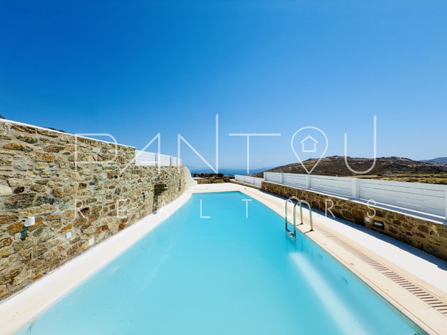 4-bedroom freehold villa in Mykonos — photo 1 of 5