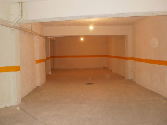 Κλειστό parking 310 τ.μ.