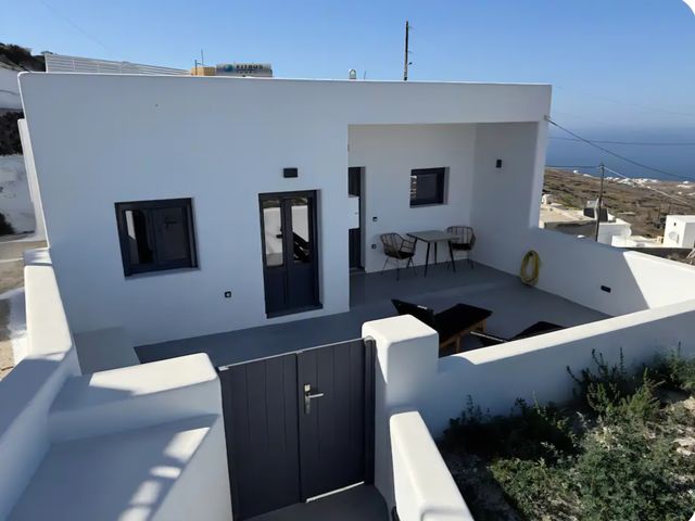 1-bedroom freehold villa in Santorini — photo 1 of 5