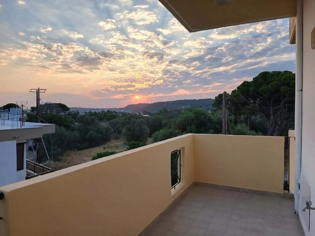 3-bedroom freehold apartment in Rhodes — photo 2 of 5